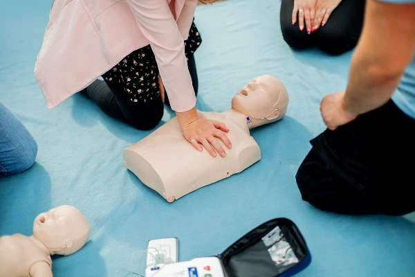 Formation SST initiale (Sauveteur Secouriste du Travail) | Massage cardiaque - Lock Formation